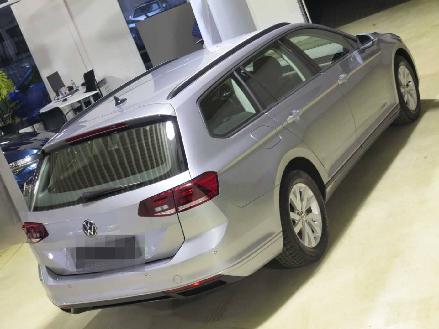 Volkswagen Passat Variant 2.0 TDI SCR DSG7 CONCEPTLINE Navi foto 3