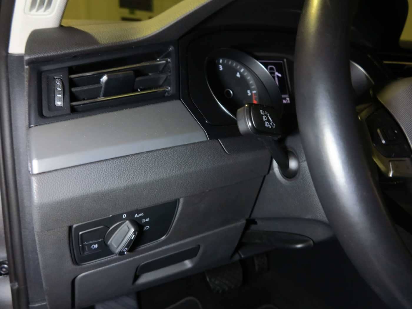 Volkswagen Passat Variant 2.0 TDI SCR DSG7 CONCEPTLINE Navi foto 23