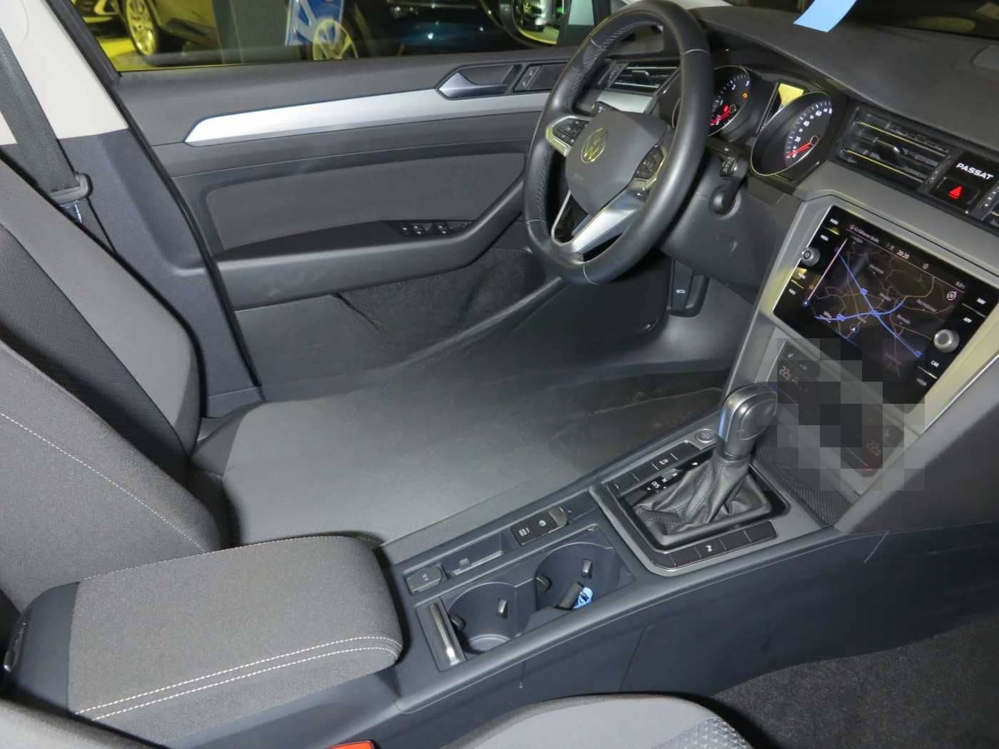 Volkswagen Passat Variant 2.0 TDI SCR DSG7 CONCEPTLINE Navi foto 4