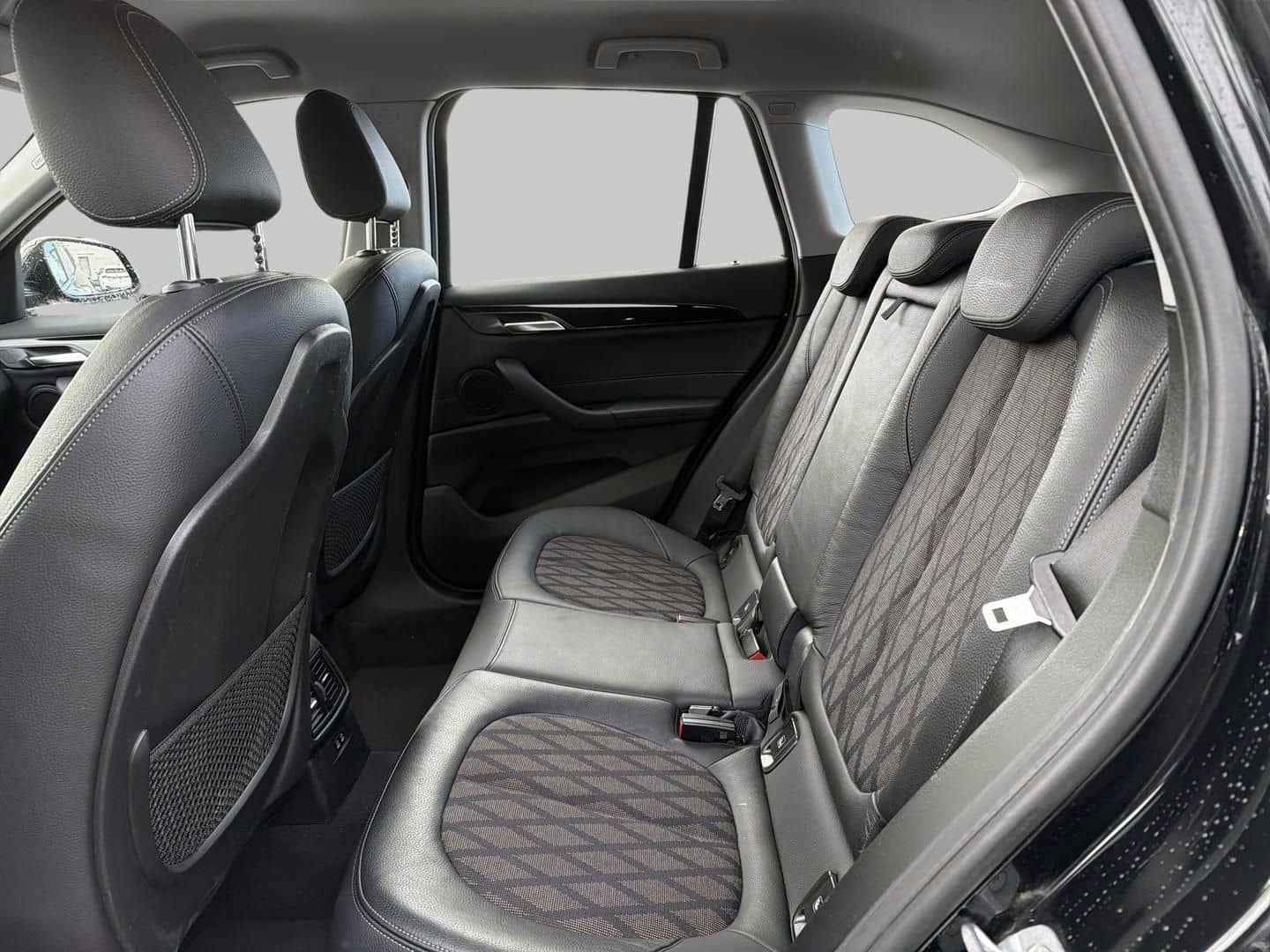 BMW X1 SDRIVE18I AHK-abnehmbar Navi LED ACC El. Heck foto 8