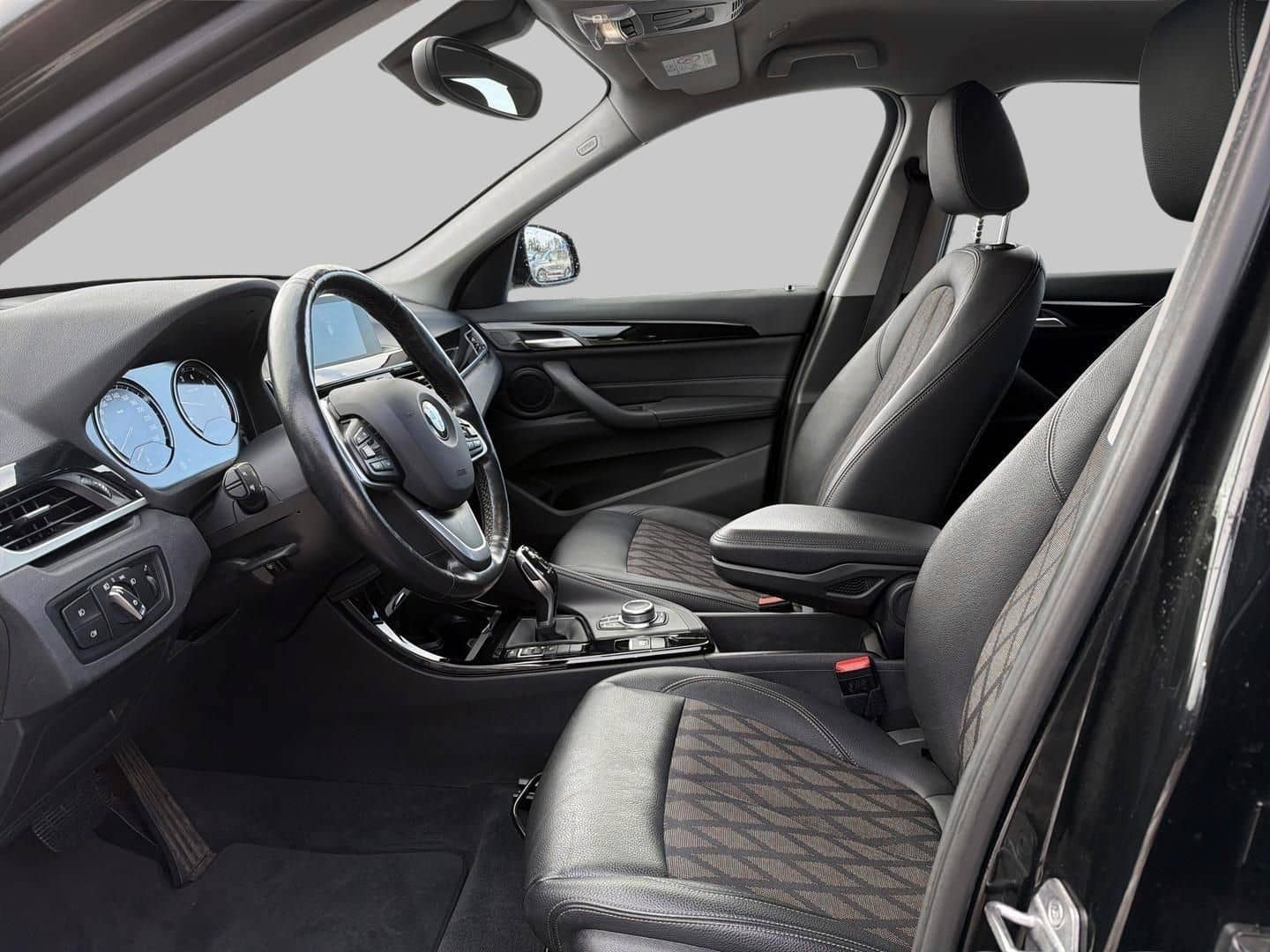 BMW X1 SDRIVE18I AHK-abnehmbar Navi LED ACC El. Heck foto 9