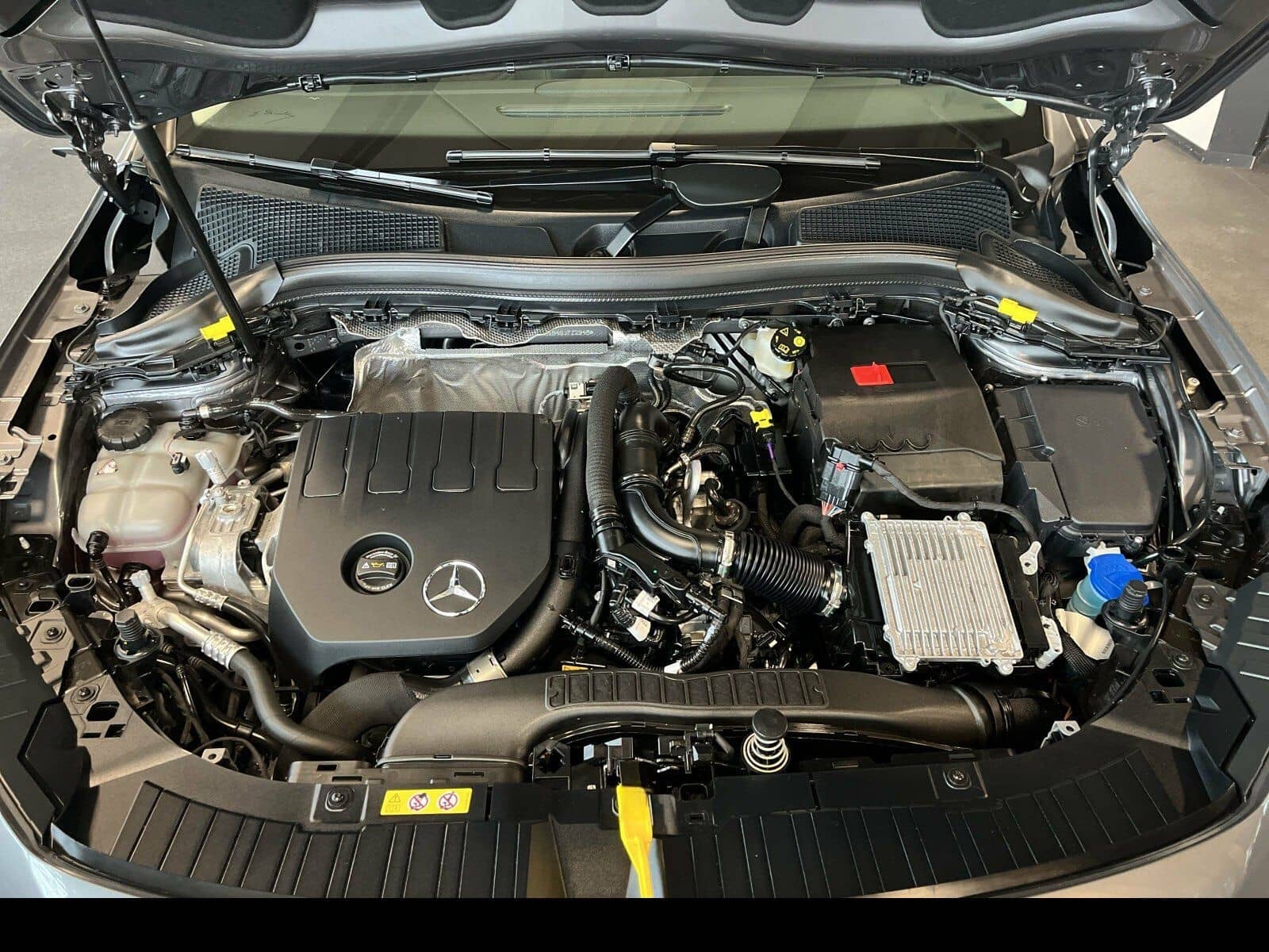 Mercedes-Benz GLA 180 Progressive LED/AHK/RFK/LHZG/Night-Paket foto 18