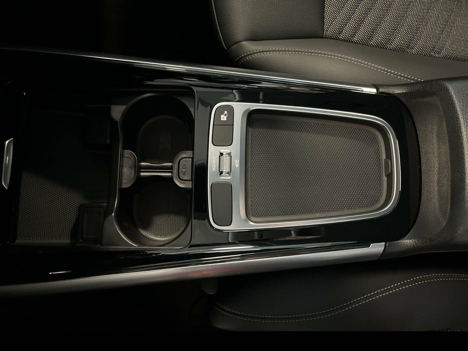 Mercedes-Benz GLA 180 Progressive LED/AHK/RFK/LHZG/Night-Paket foto 24