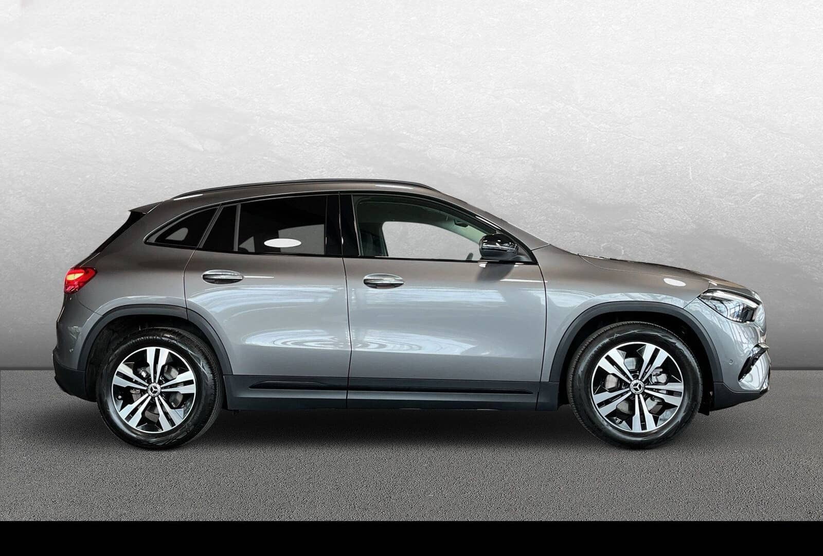 Mercedes-Benz GLA 180 Progressive LED/AHK/RFK/LHZG/Night-Paket foto 5