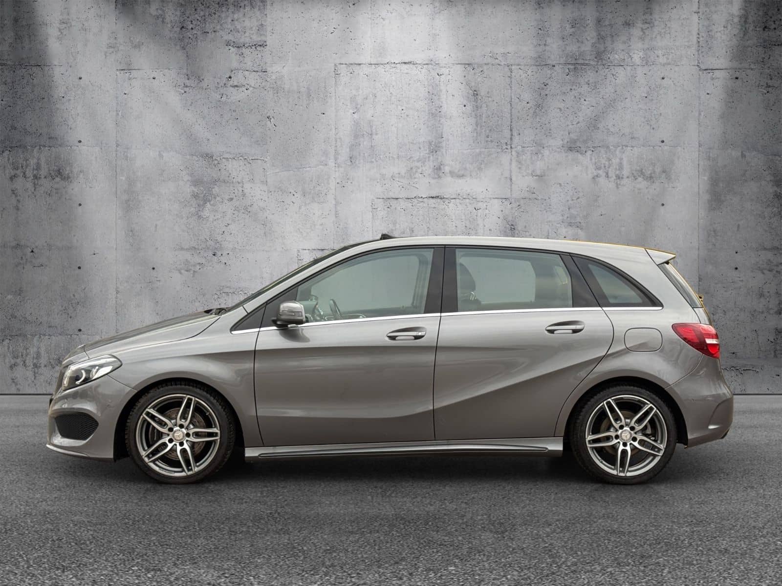 Mercedes-Benz B250 AMG Line PANO NAVI LEDER LED KAMERA CARBON foto 2