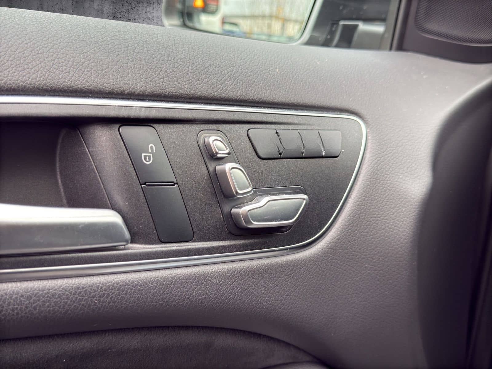 Mercedes-Benz B250 AMG Line PANO NAVI LEDER LED KAMERA CARBON foto 16