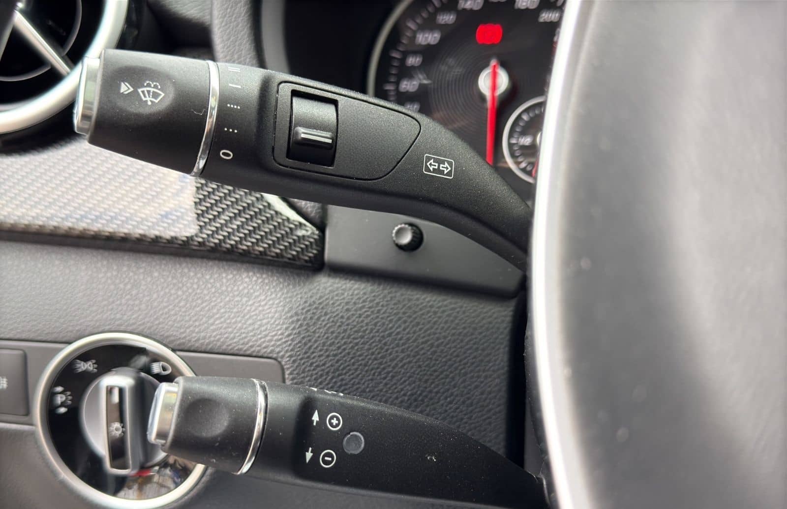 Mercedes-Benz B250 AMG Line PANO NAVI LEDER LED KAMERA CARBON foto 19