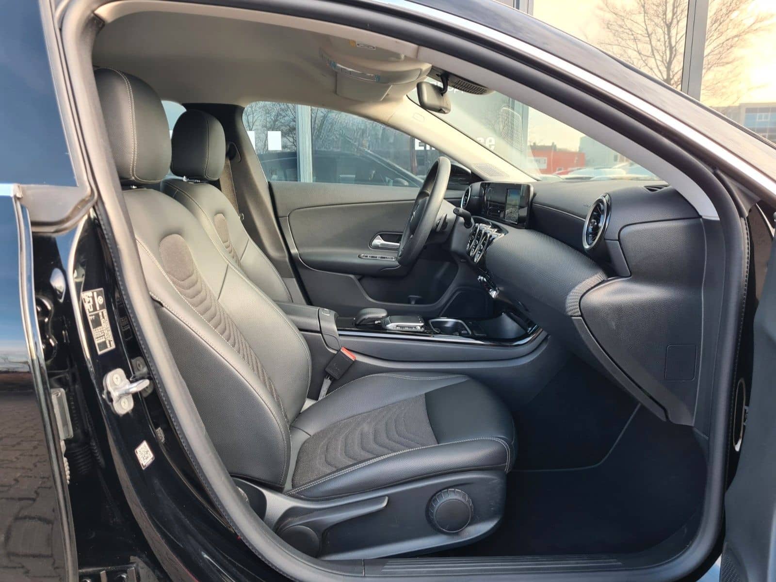 Mercedes-Benz CLA 180 SB 7G AUT - NAVI - 8 x ALU - foto 16