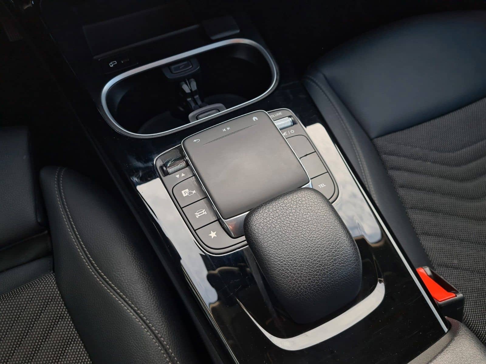 Mercedes-Benz CLA 180 SB 7G AUT - NAVI - 8 x ALU - foto 18