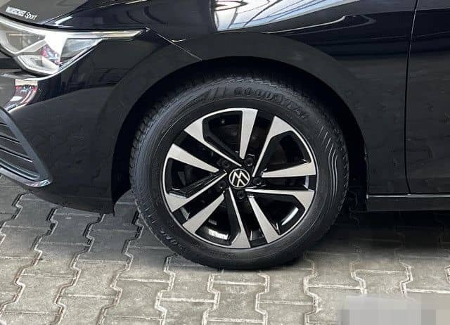 Volkswagen Golf VIII 1.5 TSI United Navi ACC STHZ SZH v+h foto 4