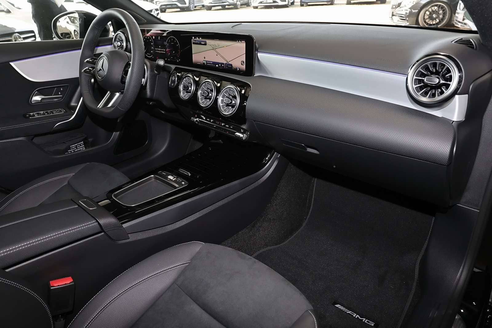 Mercedes-Benz A 200 AMG MBUX+RüKam+M-LED+Pano+Night+Keyless-Go foto 8