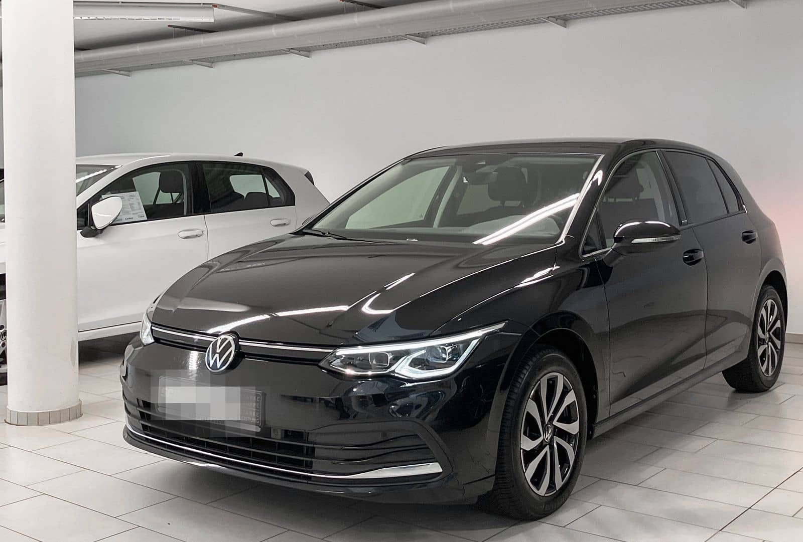 Volkswagen Golf VIII 2.0 TDI Active AHK LED ACC NAVI RFK foto 2