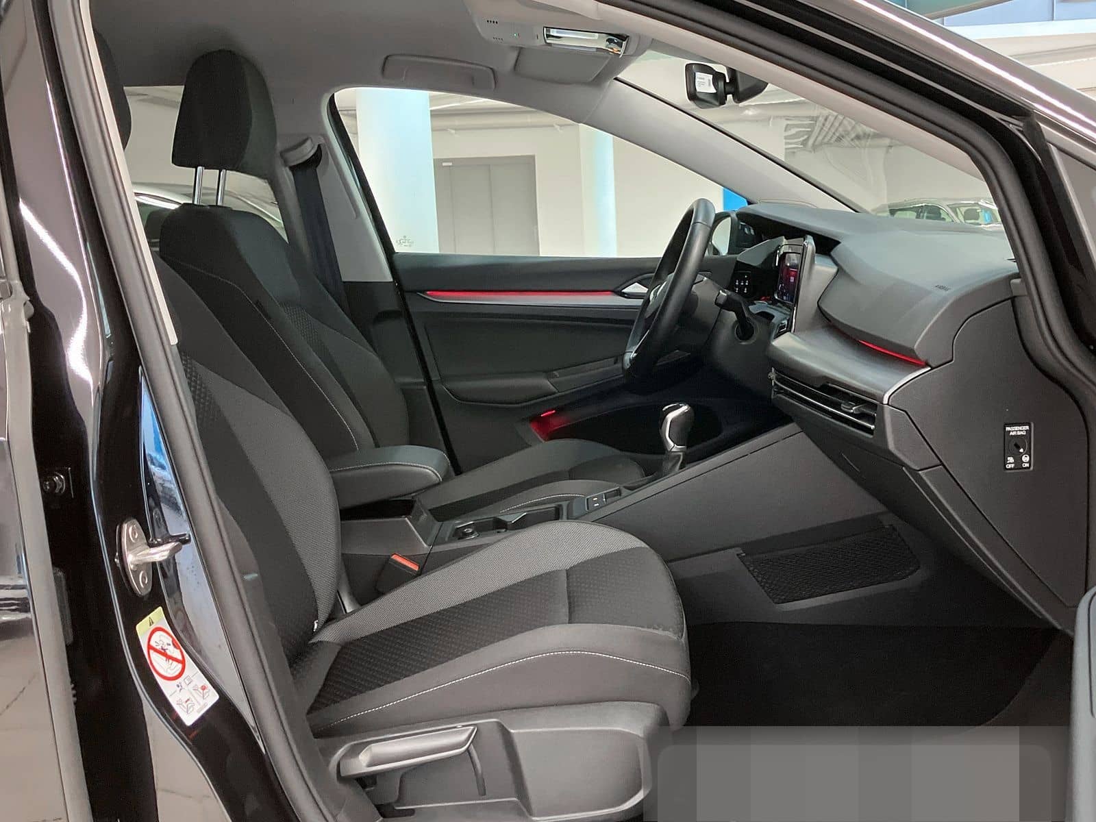 Volkswagen Golf VIII 2.0 TDI Active AHK LED ACC NAVI RFK foto 5