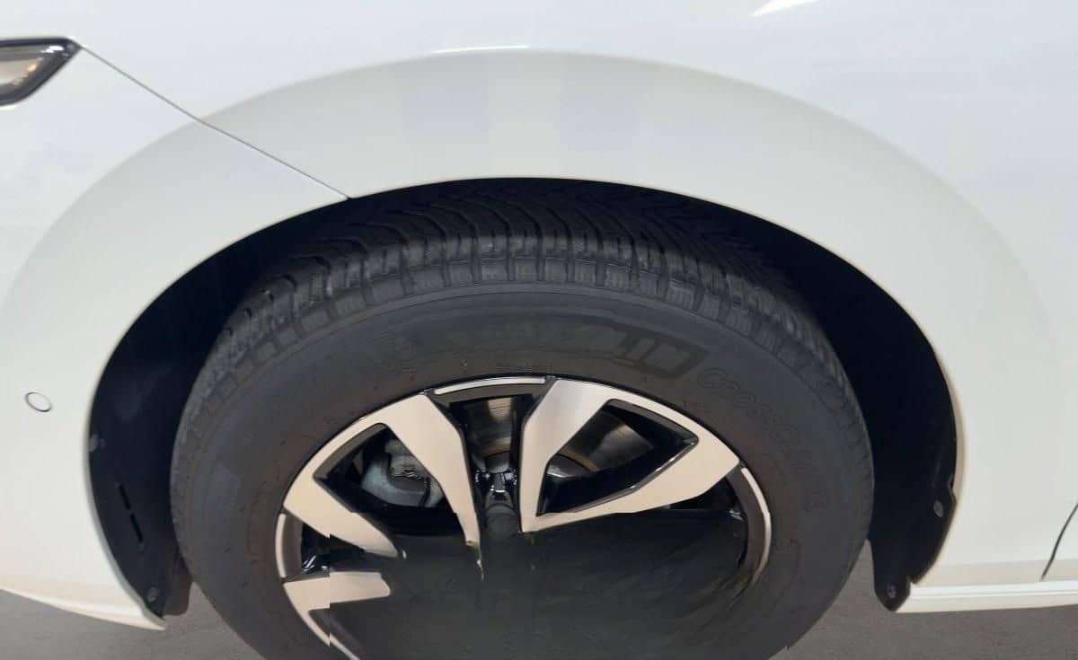 Volkswagen Golf 8 ACTIVE 1.5 TSI STANDH NAVI ACC SHZ foto 6