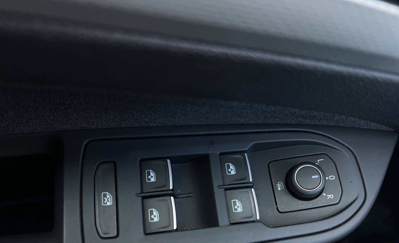 Volkswagen Golf 2.0 TDI DSG MOVE NAVI LM16 behMFL foto 8