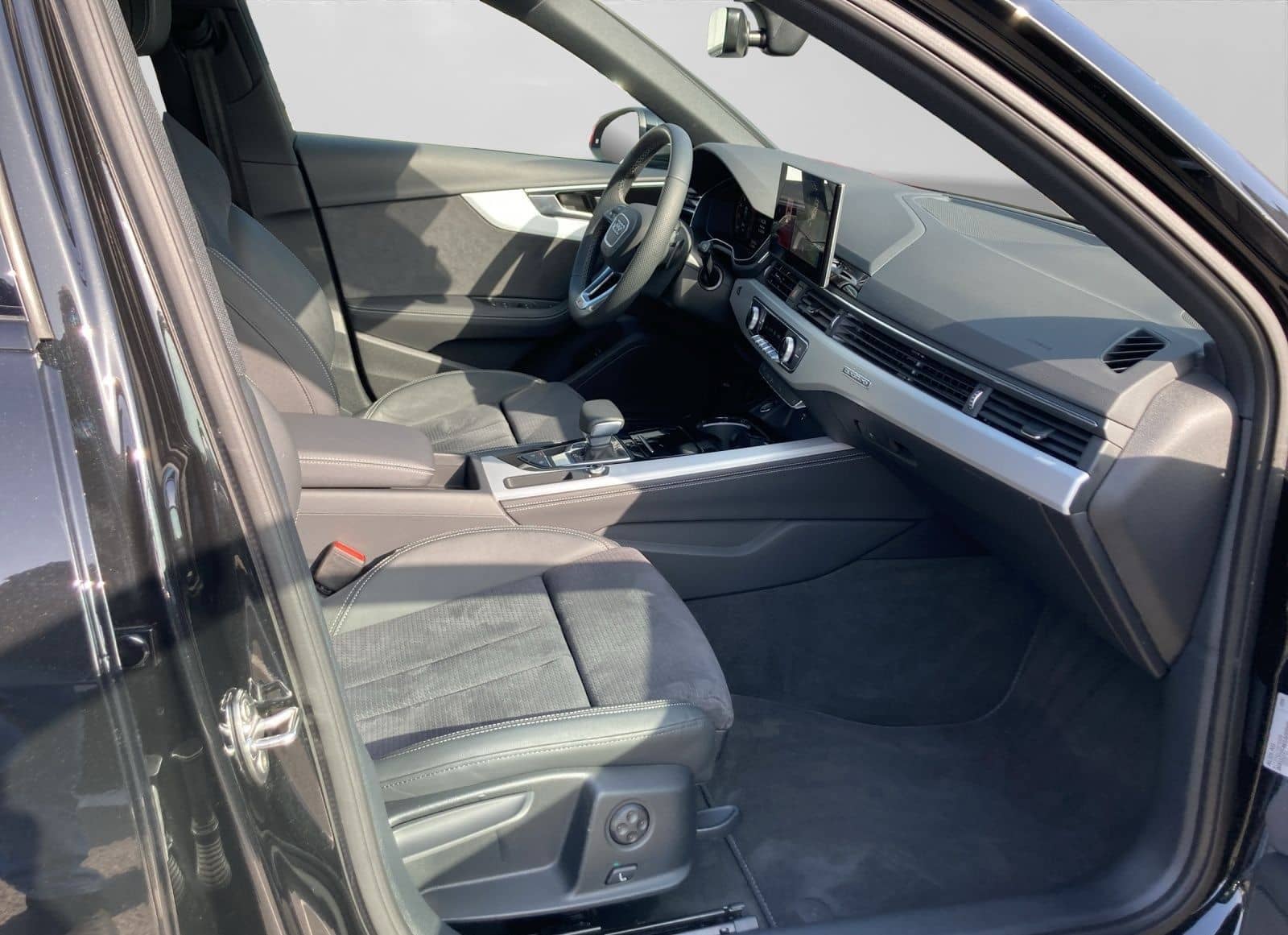 Audi A4 Avant 40 TFSI Q 2x S LINE LM19 AHK MARTRIX-LE foto 4