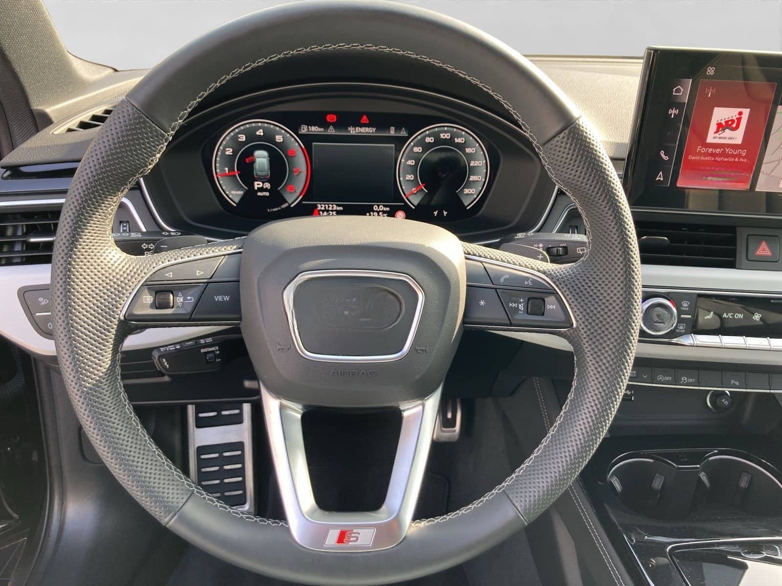 Audi A4 Avant 40 TFSI Q 2x S LINE LM19 AHK MARTRIX-LE foto 9