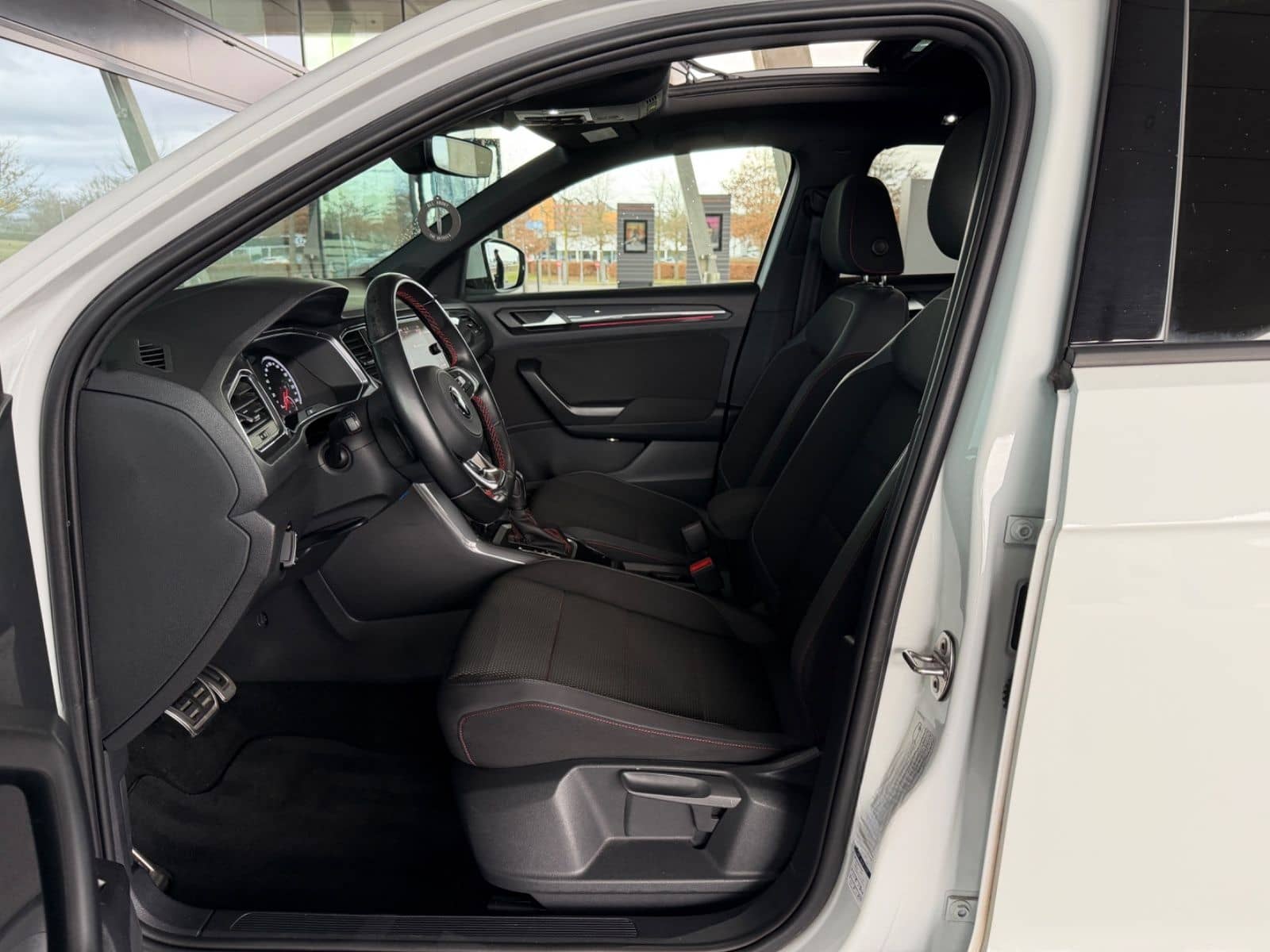 Volkswagen T-ROC SPORT AUT. 150PS | PANO | NAVI | MFL | DAB foto 12