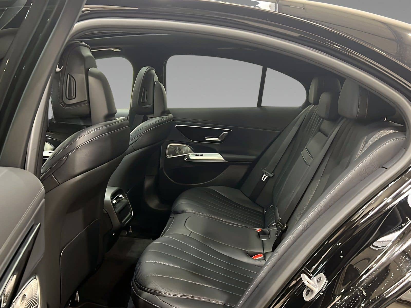 Mercedes-Benz E 450d 4M AMG+DIST+NIGHT+Supercreen+HuD+AHK+360° foto 9