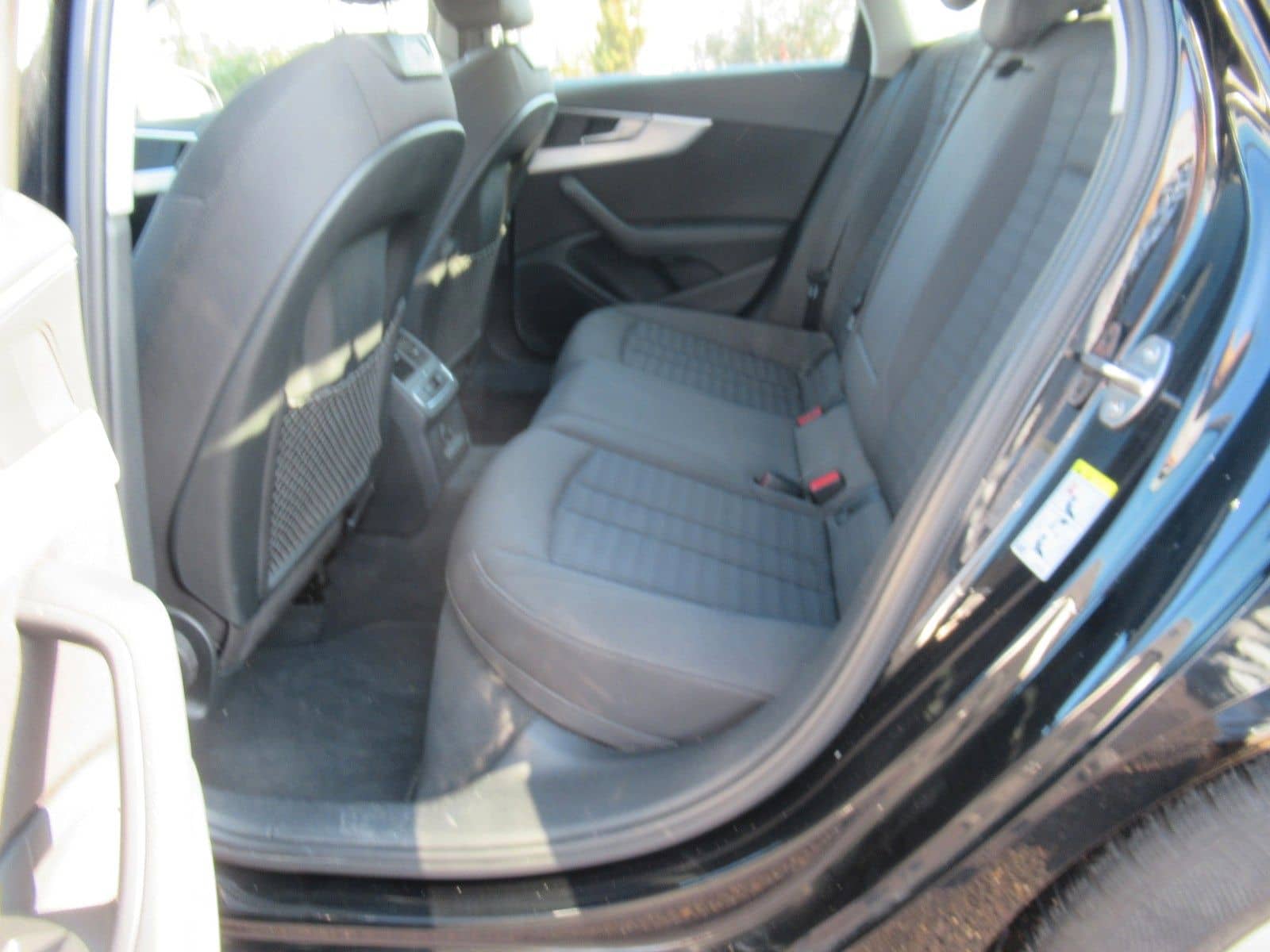 Audi A4 Avant 35 TDI design foto 7