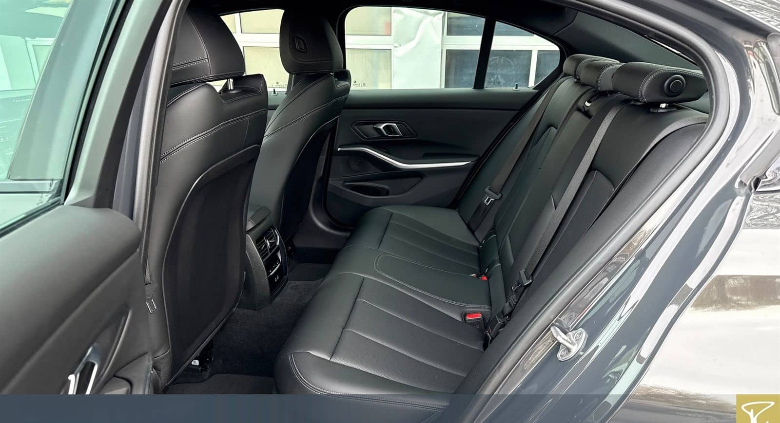 BMW 318i A Lim M Sport,AHK,LC+,RFK,Keyless foto 8