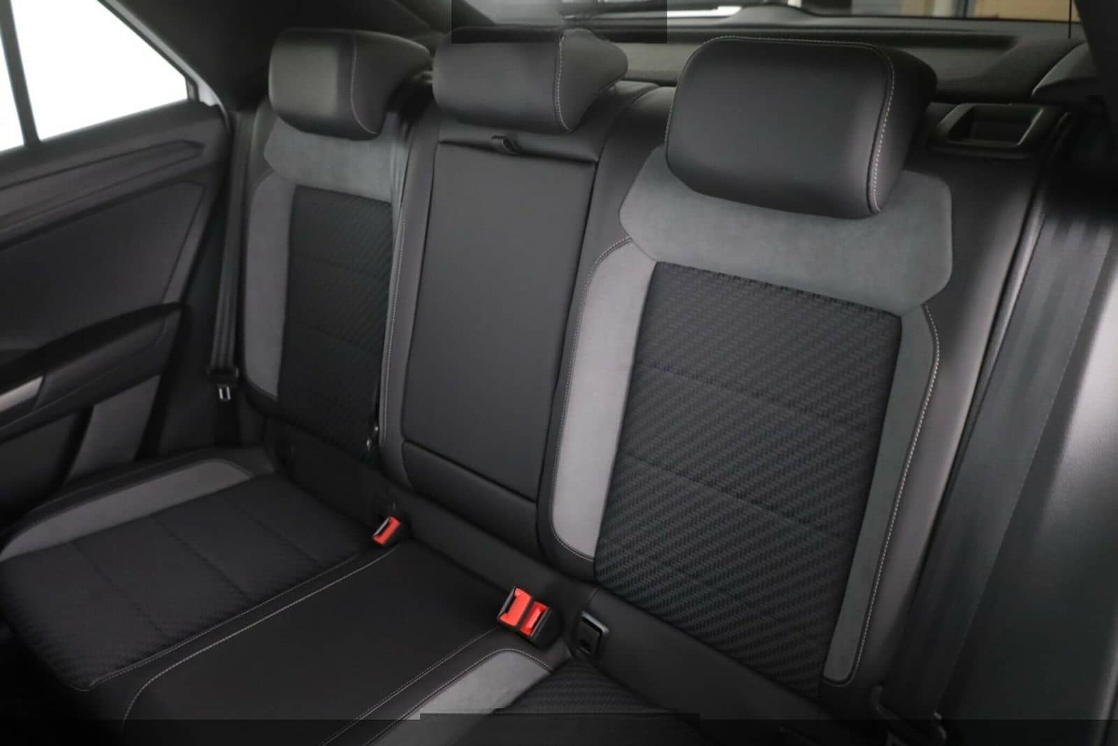 Volkswagen T-Roc 1.5 TSI Sport R-Line#AHK#ActiveInfo#19Z#LE foto 13