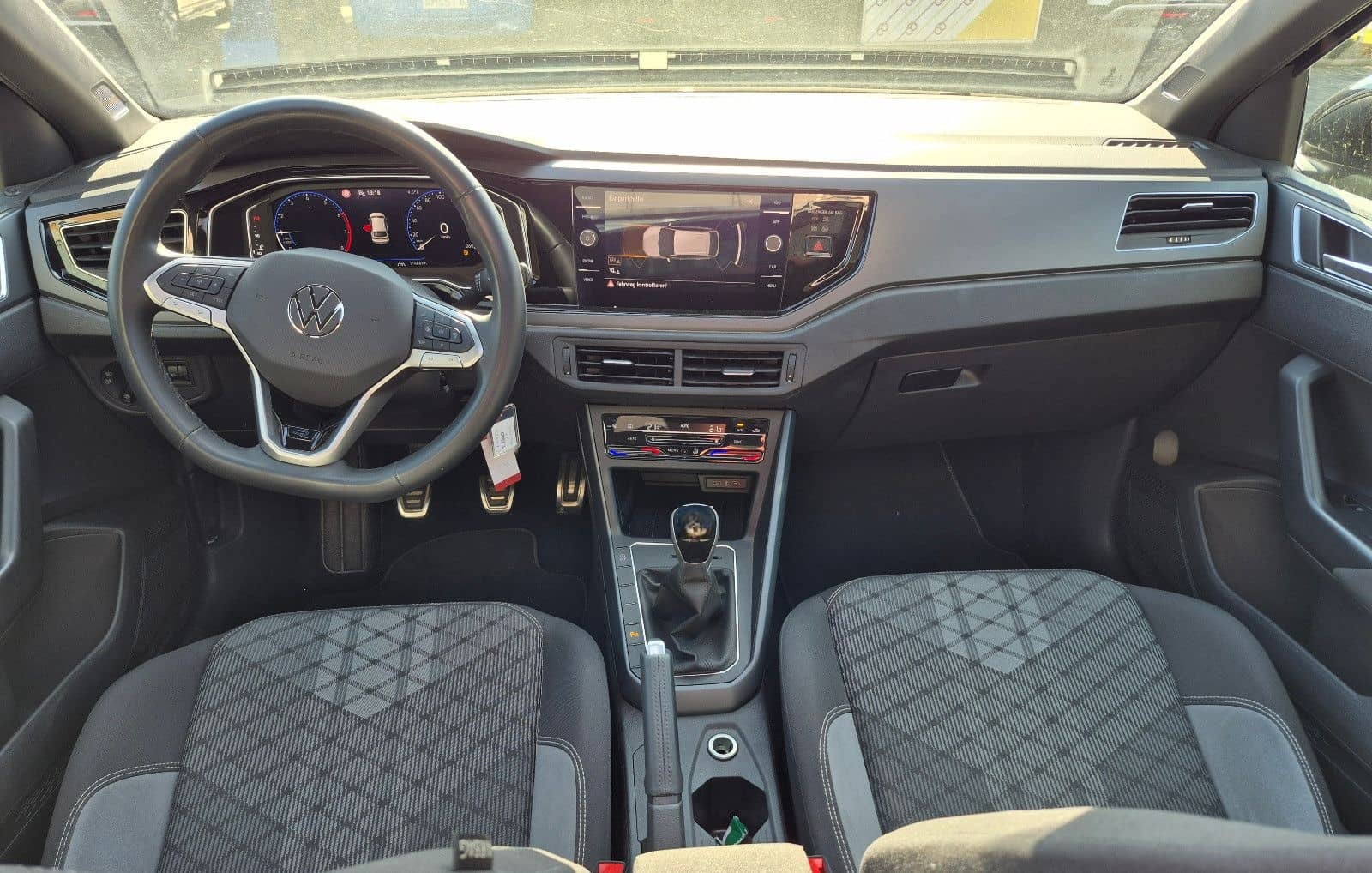 Volkswagen Taigo R-Line LED digt Cockpit Panorama foto 9