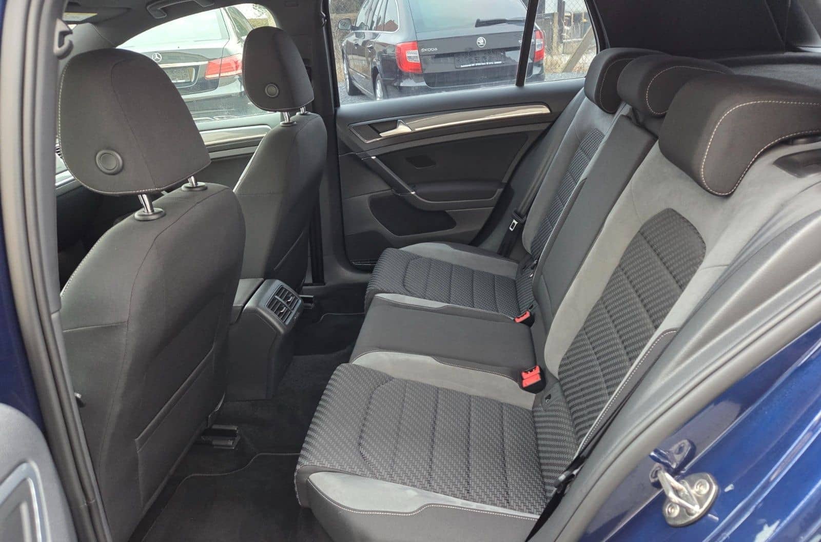 Volkswagen Golf VII Lim. R-Line-DSG-Kamera-Navi-Matrix-LED foto 12