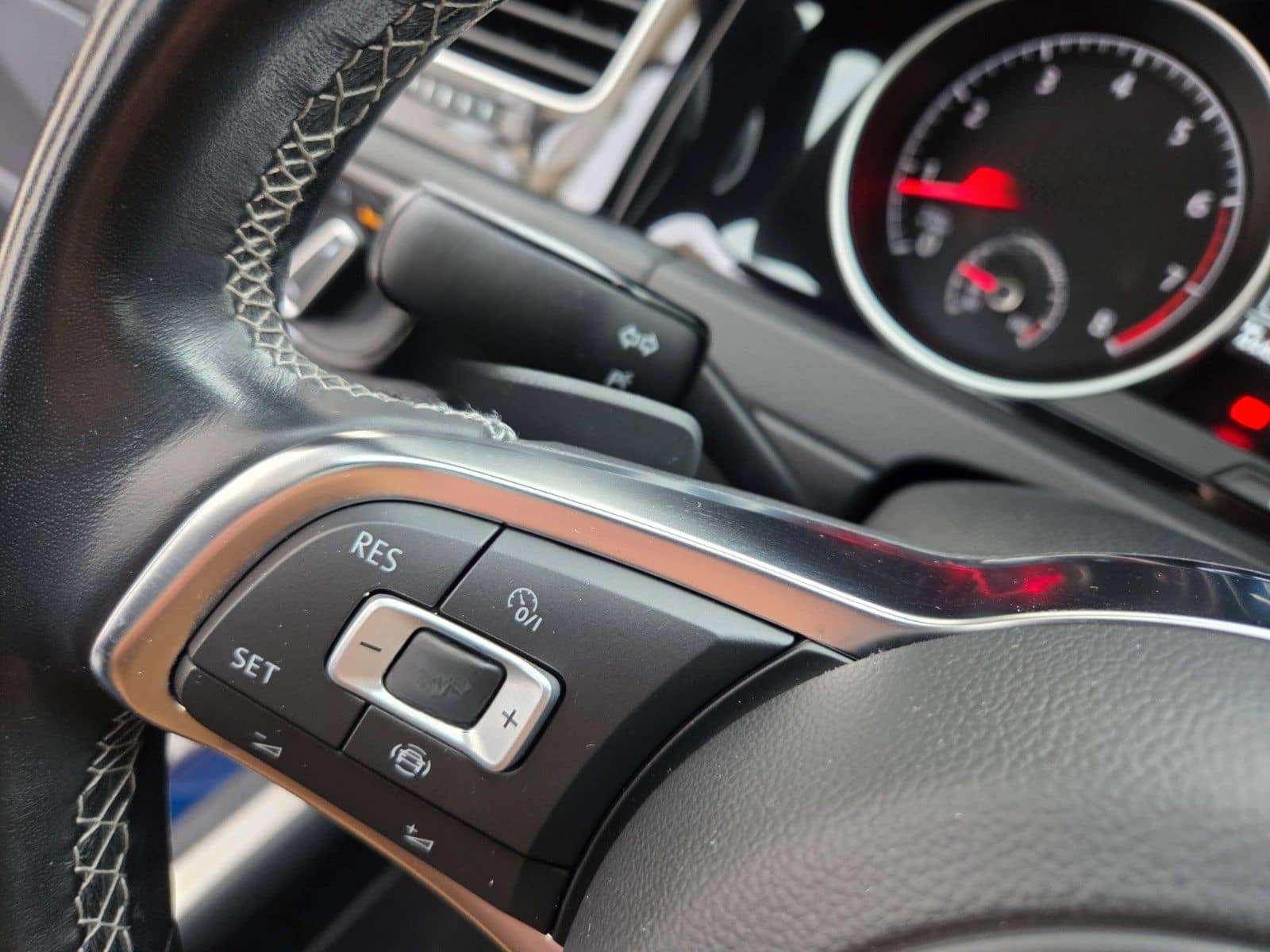 Volkswagen Golf VII Lim. R-Line-DSG-Kamera-Navi-Matrix-LED foto 16