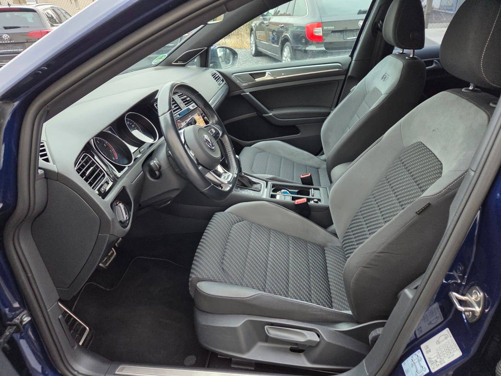 Volkswagen Golf VII Lim. R-Line-DSG-Kamera-Navi-Matrix-LED foto 10