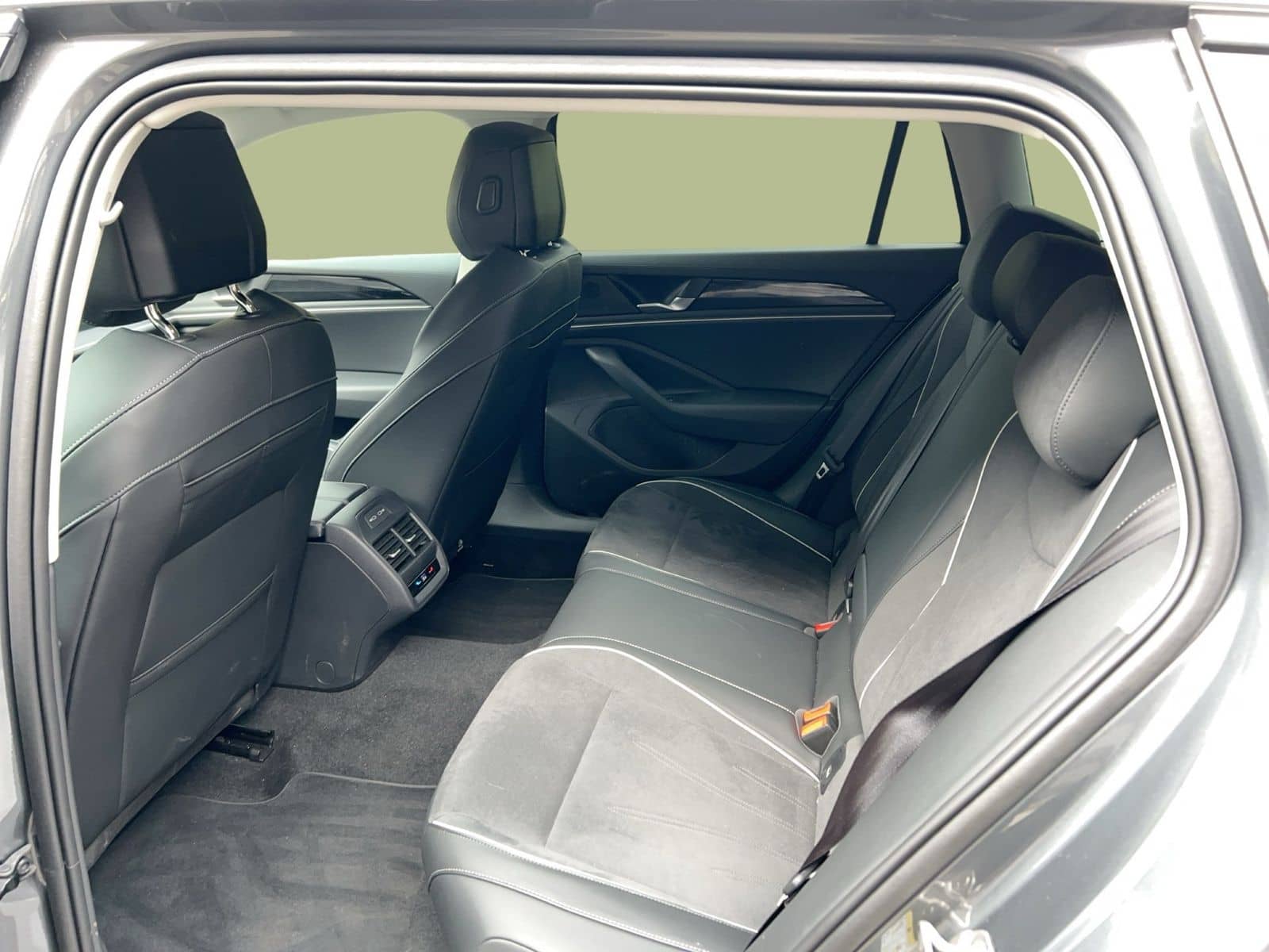 Volkswagen Passat Variant 1.5 TSI eHybrid CarPlay|AHK|HUD foto 11