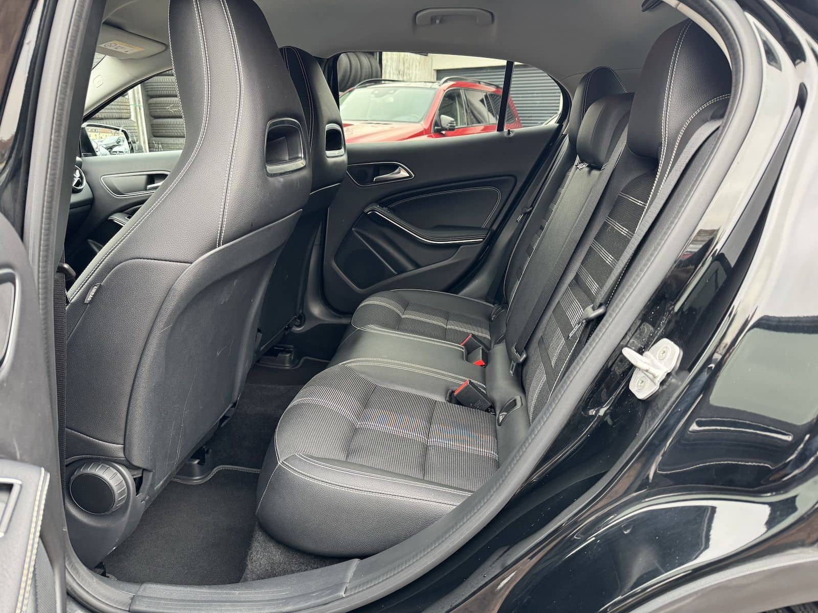 Mercedes-Benz GLA 200 d URBAN AMG NIGHT DISTR RFKA LED TWA foto 11