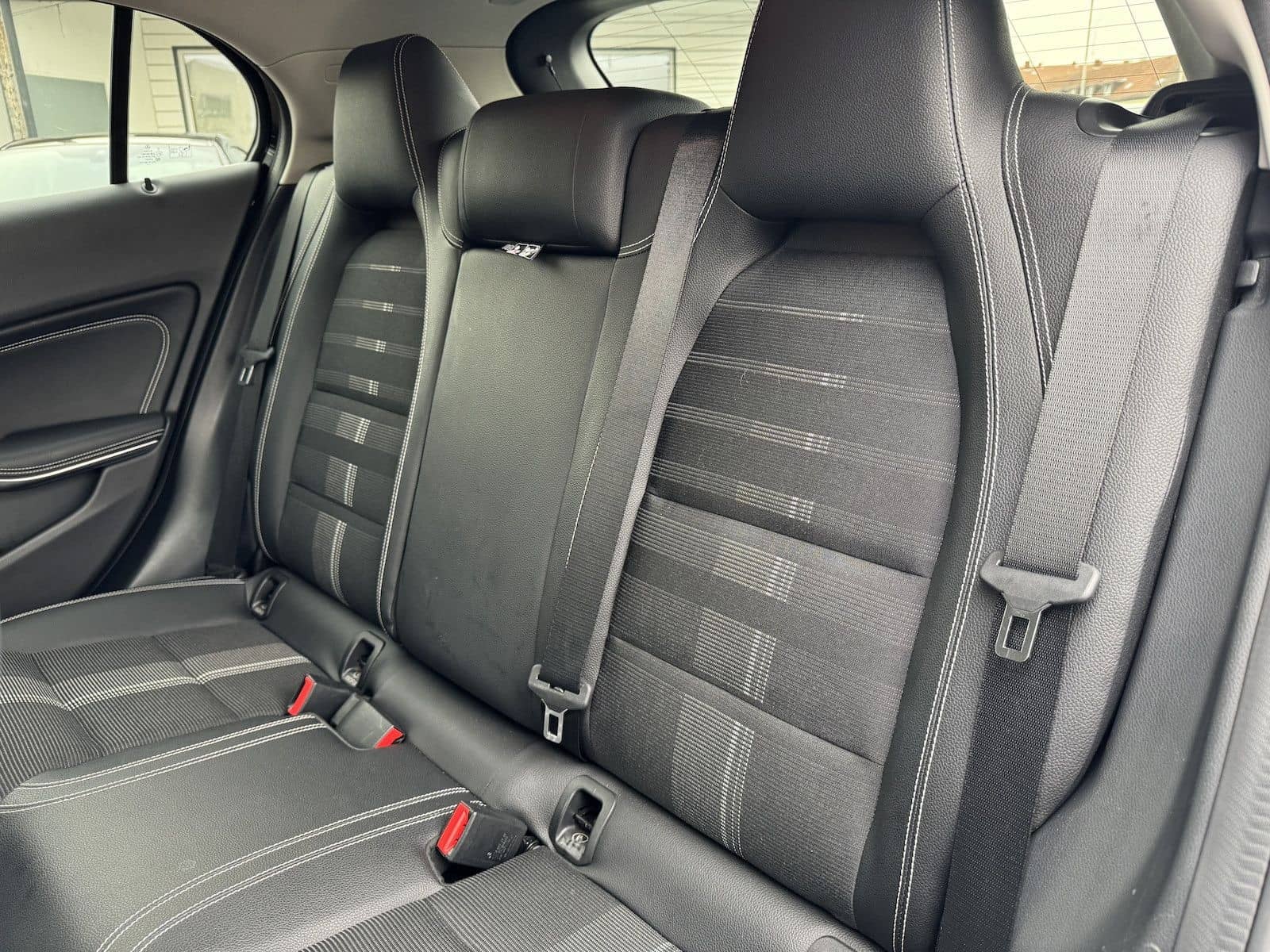 Mercedes-Benz GLA 200 d URBAN AMG NIGHT DISTR RFKA LED TWA foto 12