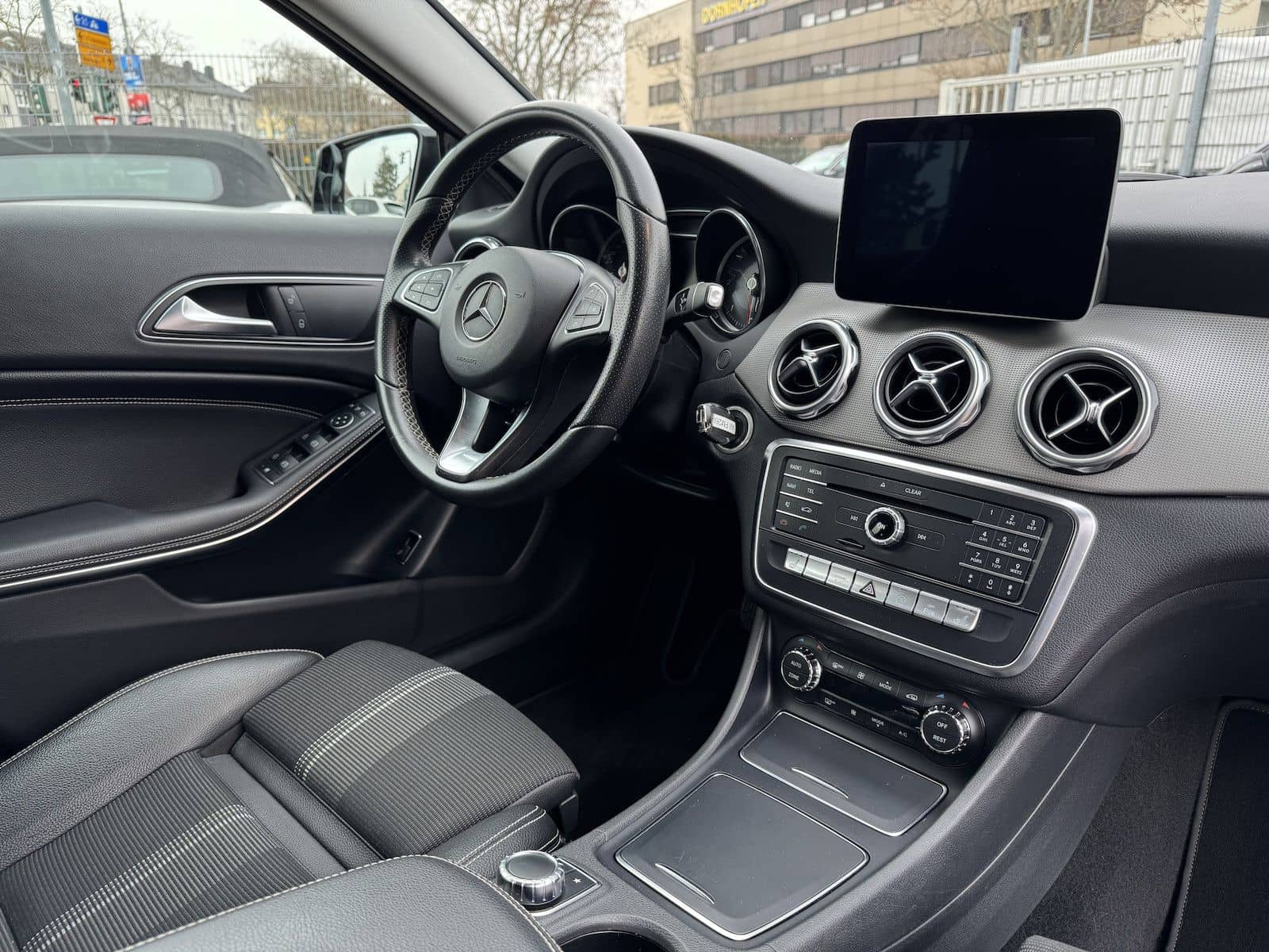 Mercedes-Benz GLA 200 d URBAN AMG NIGHT DISTR RFKA LED TWA foto 15