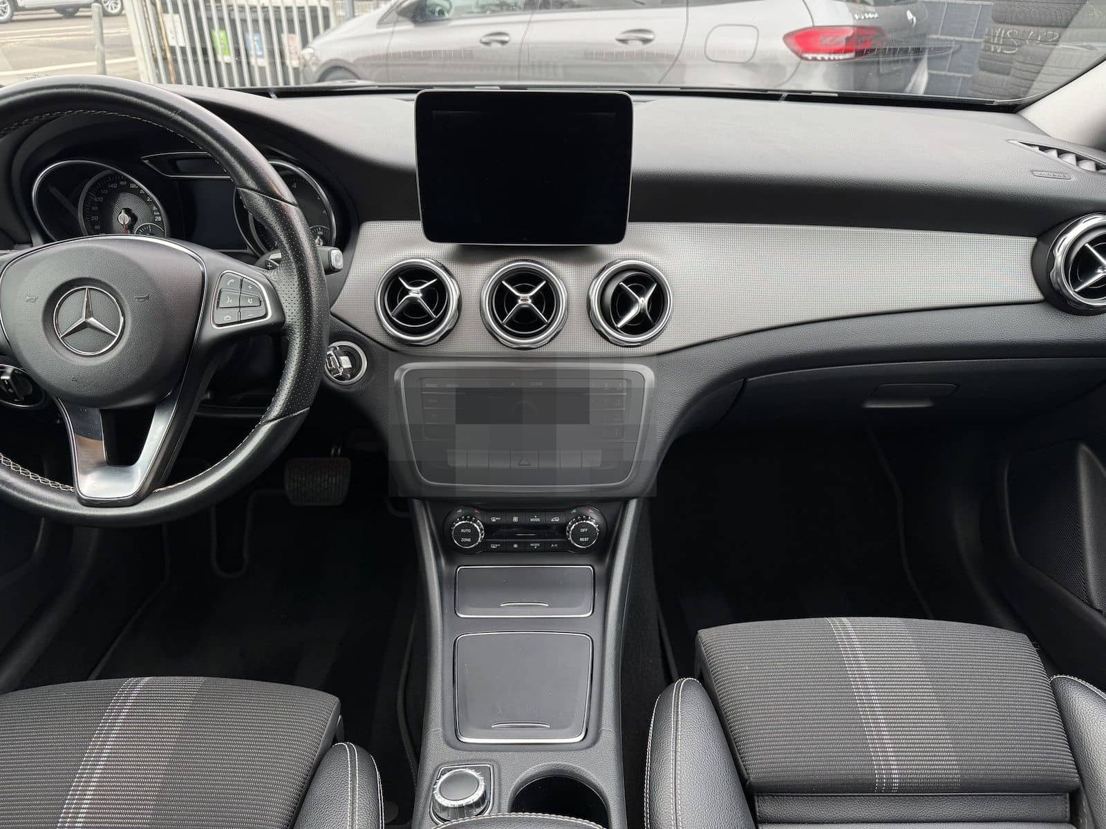 Mercedes-Benz GLA 200 d URBAN AMG NIGHT DISTR RFKA LED TWA foto 18