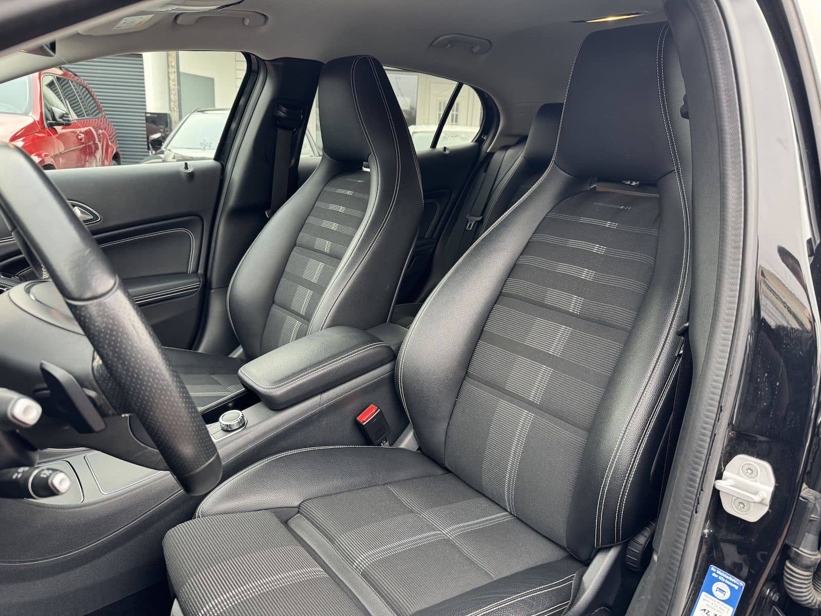 Mercedes-Benz GLA 200 d URBAN AMG NIGHT DISTR RFKA LED TWA foto 10