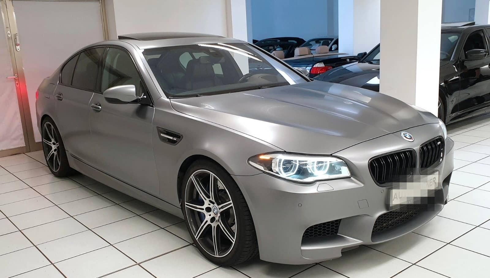 BMW M5 Competition Frozen Grey Deutsches KFZ foto 2