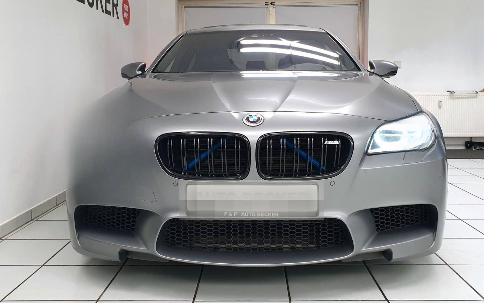 BMW M5 Competition Frozen Grey Deutsches KFZ foto 3