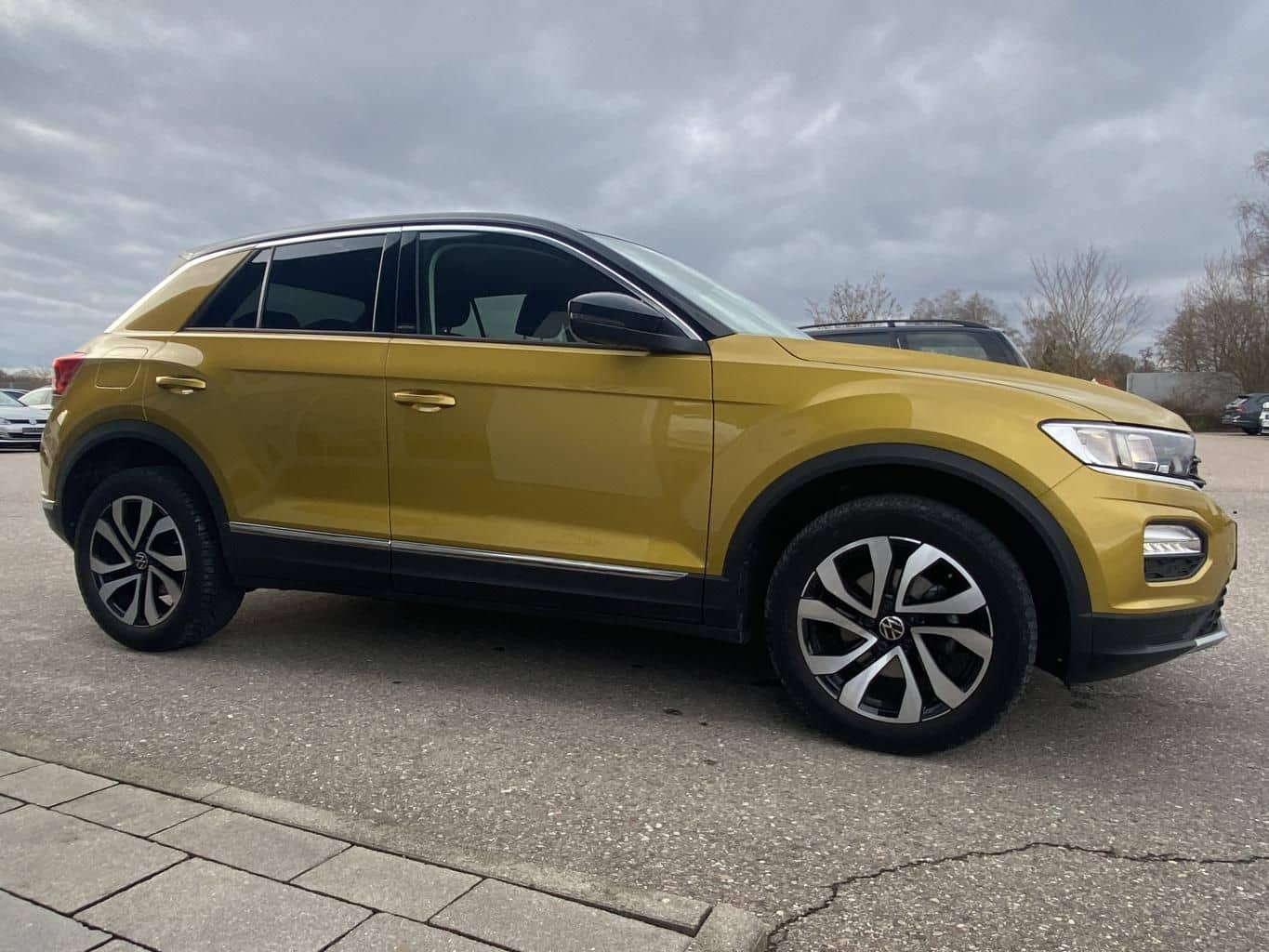 Volkswagen T-Roc 1.5 TSI DSG Active BEATS+EL.HECKAPP-CONNEC foto 6
