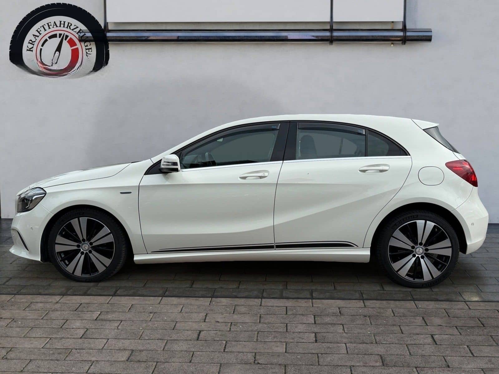 Mercedes-Benz A 220 4MATIC*NAVI*AUTOM*LED*KLIMAAUT.*S-Heft* foto 4