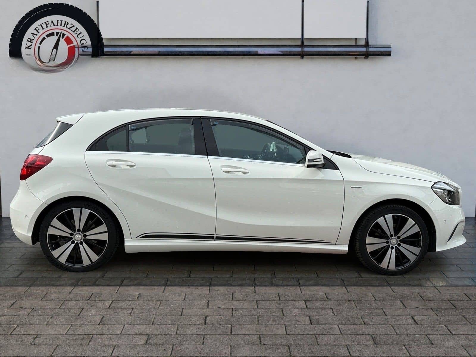 Mercedes-Benz A 220 4MATIC*NAVI*AUTOM*LED*KLIMAAUT.*S-Heft* foto 8