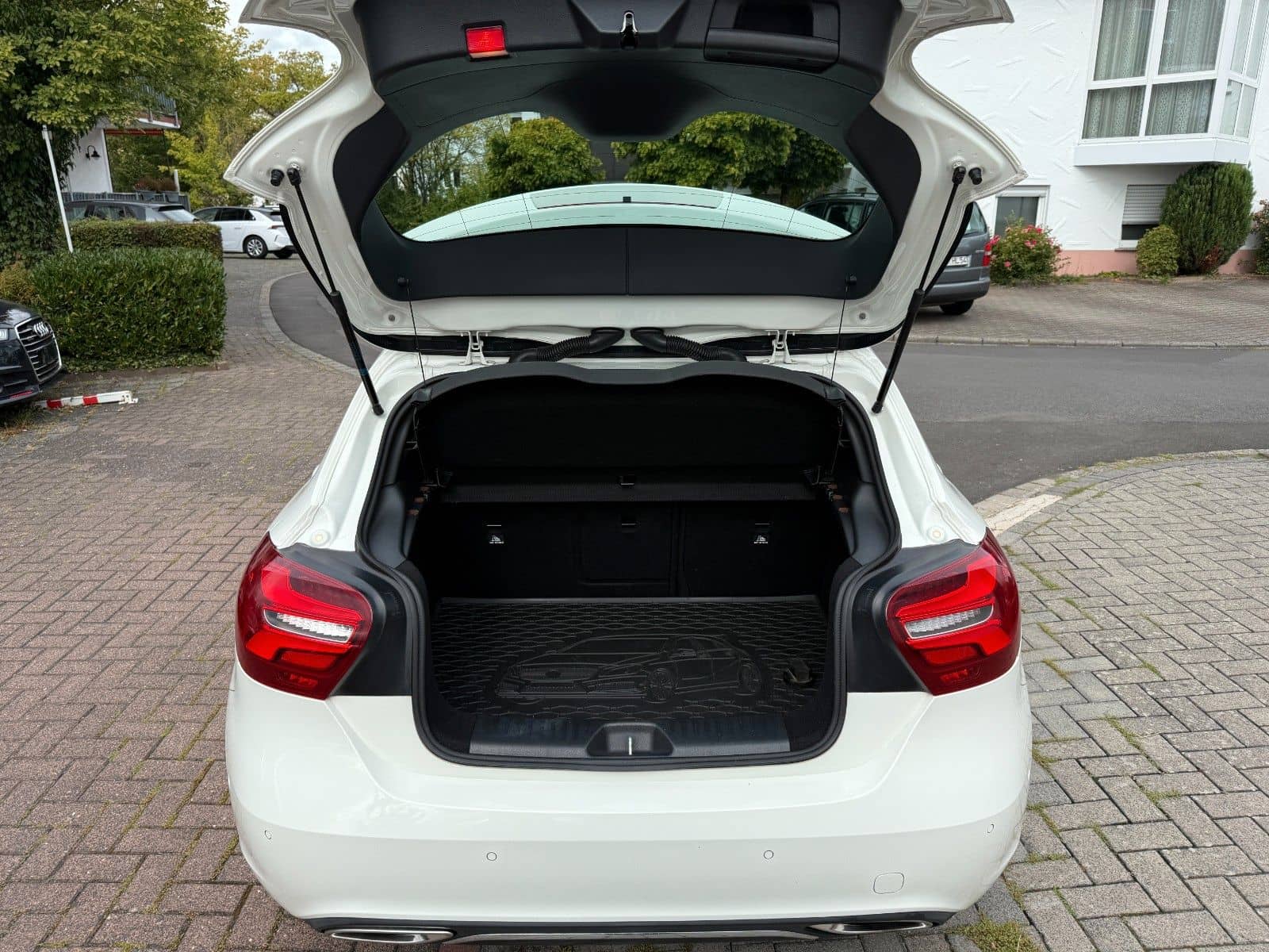 Mercedes-Benz A 220 4MATIC*NAVI*AUTOM*LED*KLIMAAUT.*S-Heft* foto 10