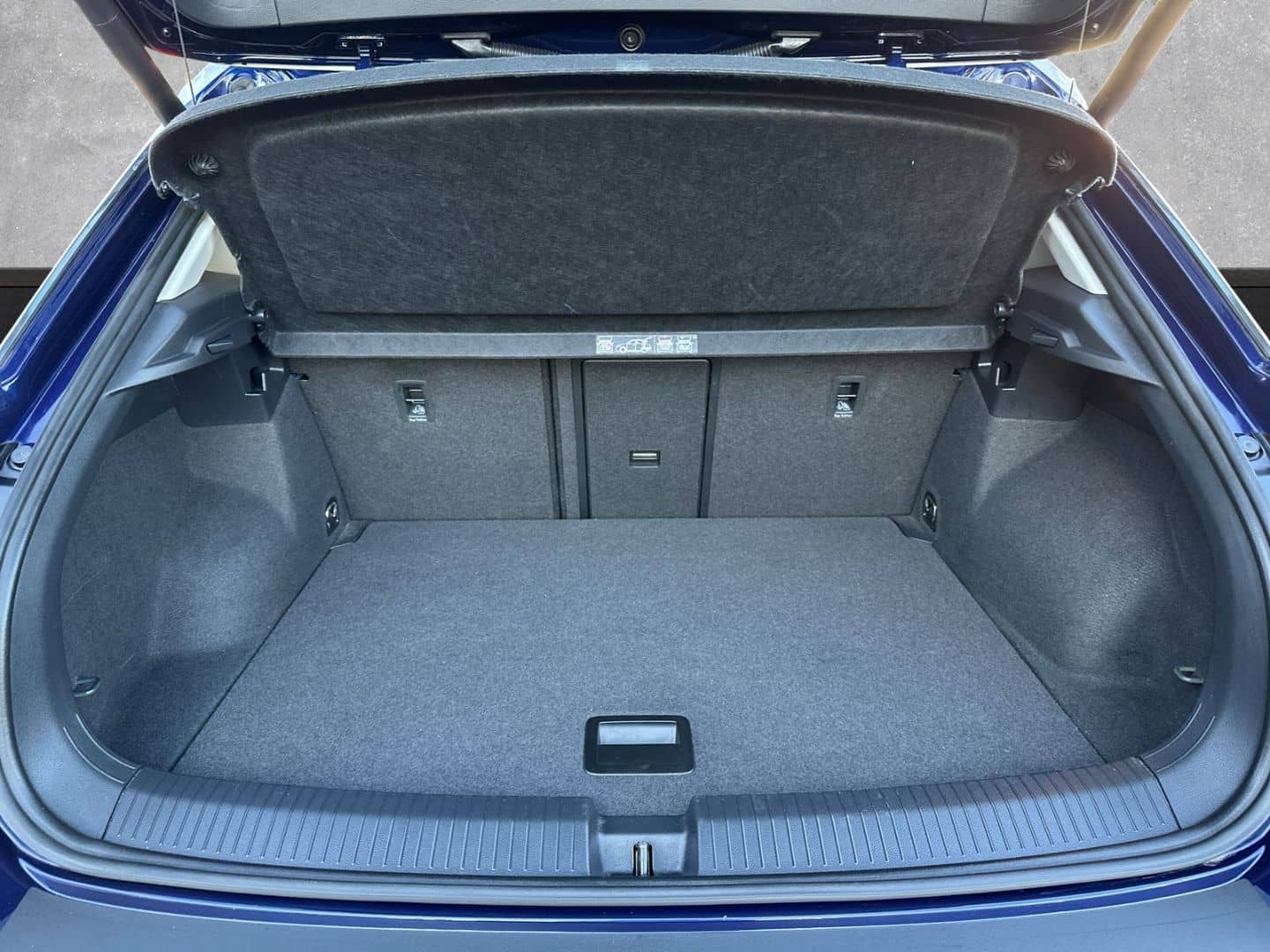 Volkswagen T-Roc United ACT 1.5 TSI 6-Gang Navi El. Heckkla foto 15