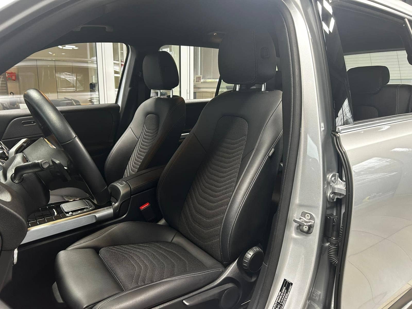 Mercedes-Benz GLB 200 Progressive DISTRONIC STANDHEIZUNG+LED++ foto 10