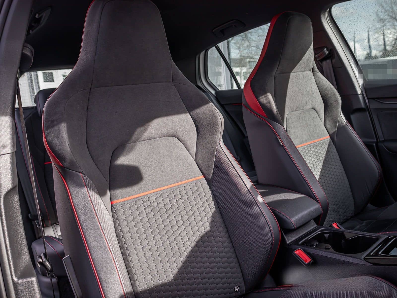 Volkswagen Golf VIII GTI Clubsport 2.0 TSI LED+ Navi ParkPi foto 14