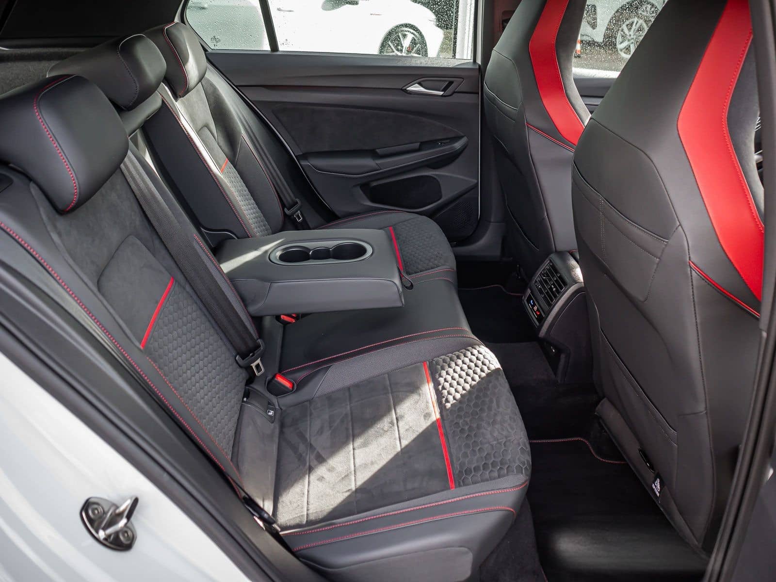 Volkswagen Golf VIII GTI Clubsport 2.0 TSI LED+ Navi ParkPi foto 15