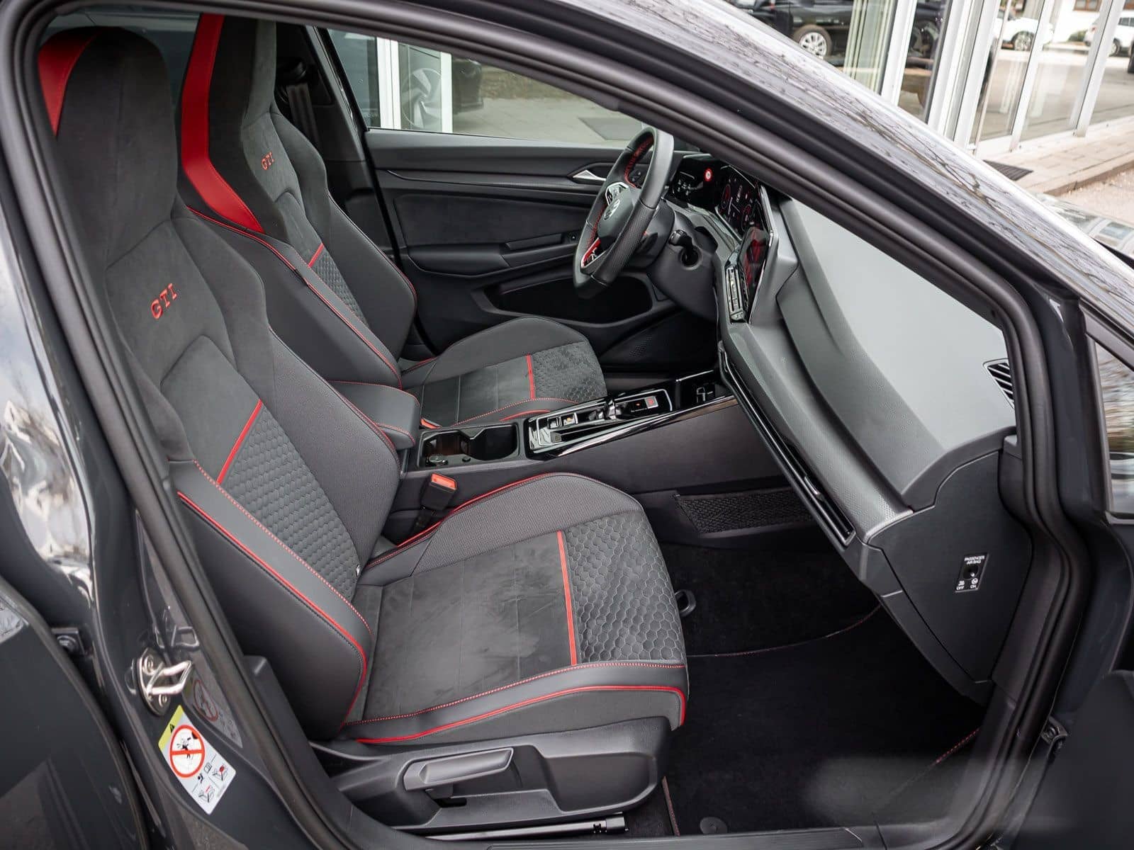 Volkswagen Golf VIII GTI Clubsport 2.0 TSI LED+ Navi ParkPi foto 13