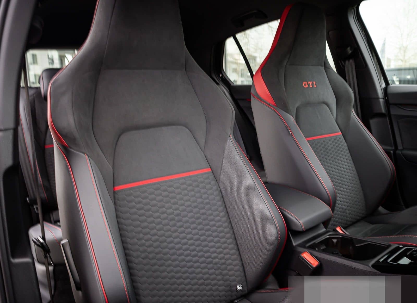 Volkswagen Golf VIII GTI Clubsport 2.0 TSI LED+ Navi ParkPi foto 14