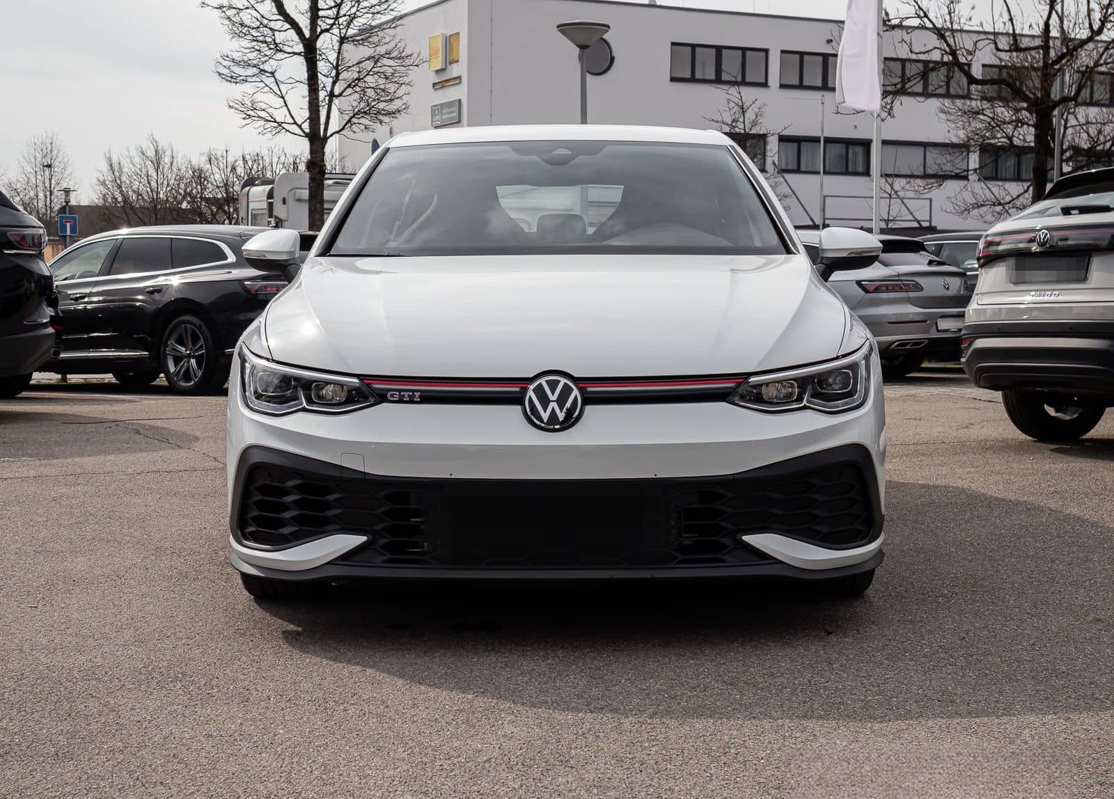 Volkswagen Golf VIII GTI Clubsport 2.0 TSI Navi LED+ ACC 18 foto 5