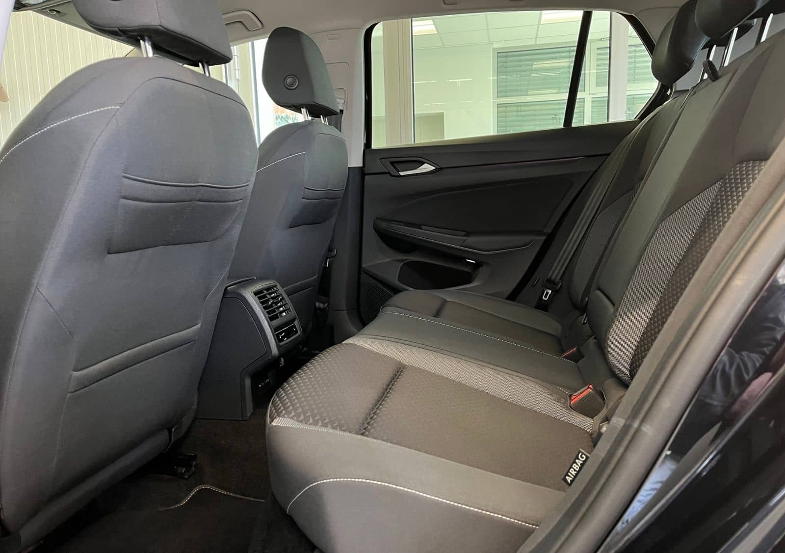 Volkswagen Golf VIII ACTIVE 1.5 TSI Standhzg. HUD Navi LEDP foto 9